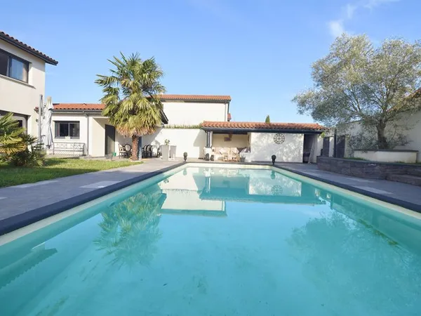 Maison 5 pièces 210 m²