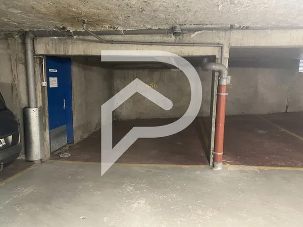 Place de stationnement RUE PITRE CHEVALIER 14 m²