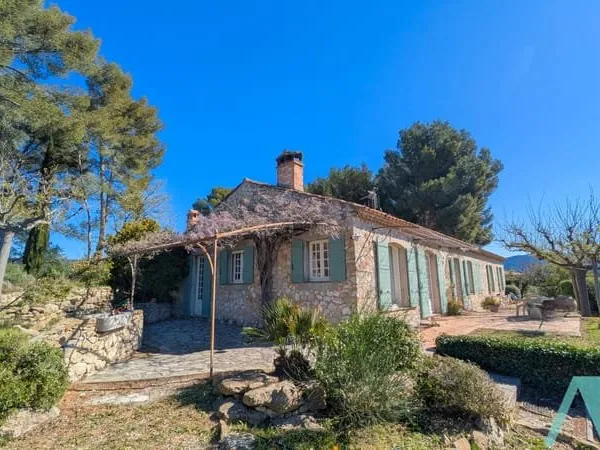Maison 3 pièces 133m2 sur terrain constructible de 5400m2