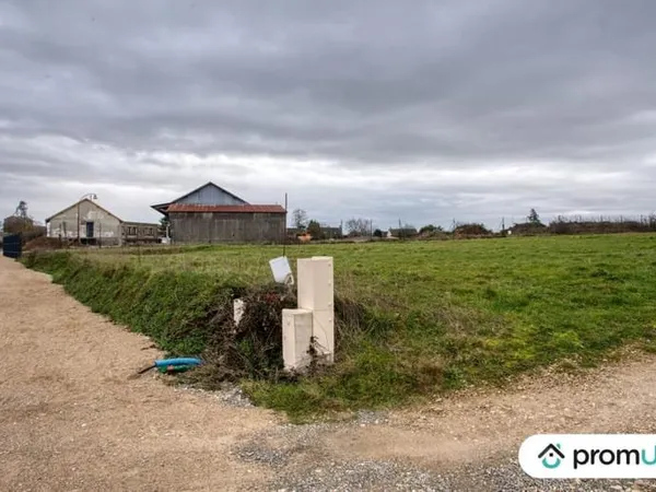 Beau terrain de 934m2