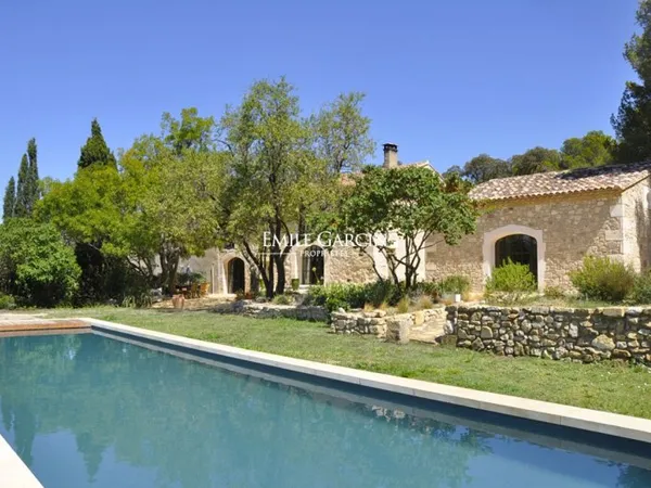 Magnifique Mas provençal entièrement rénové au coeur des Alpilles