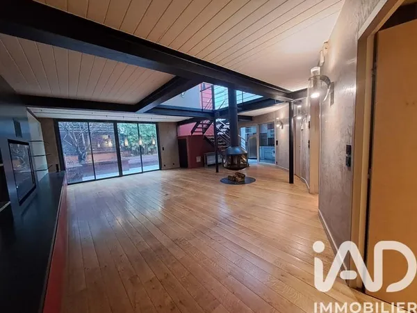 Immeuble commercial 5 pièces 160 m²