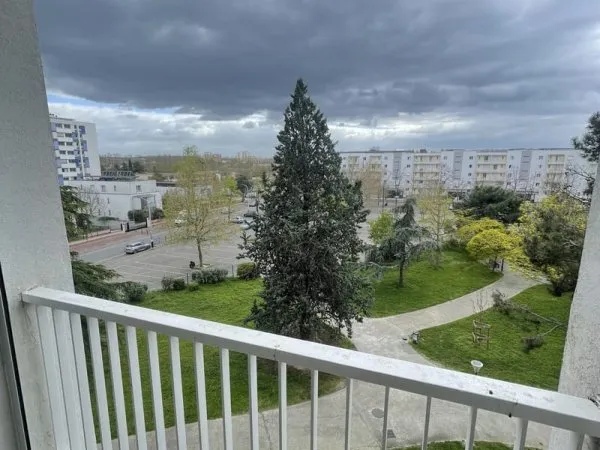 T2 avec balcon proche métro