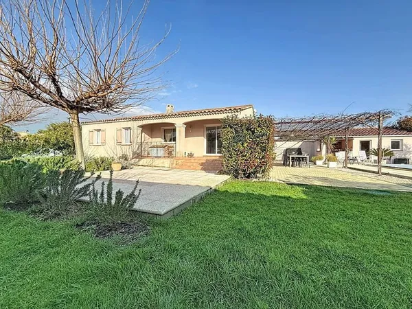 Maison Orange d'environ 116 m²