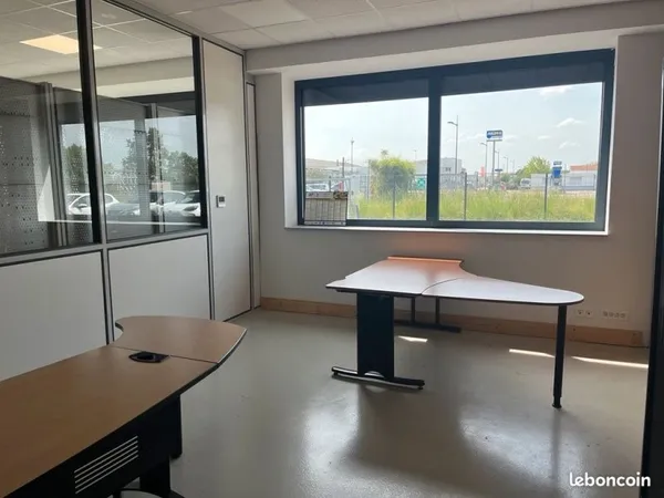Bureau et espace de travail Location Bourg-en-Bresse 1p 20m² 250€