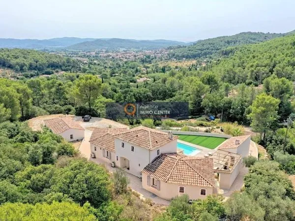 Maison de plain-pied 7 pièces 225 m²