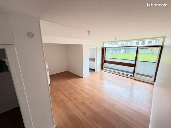 APPARTEMENT REFAIT À NEUF (60 m²) AVEC TERRASSE - RÉSIDENCE SÉCURISÉE (CROIX)