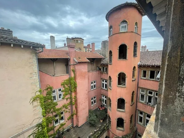 Vieux Lyon Tour Rose Superbe duplex meublé 4 pièces de 81,23 m2