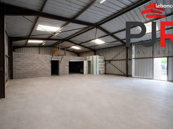 Local 195 m² Seichamps