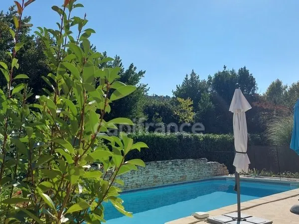 Maison avec piscine et jardin à Barbentane - 3 chambres - terrain 880 m² - proche Avignon