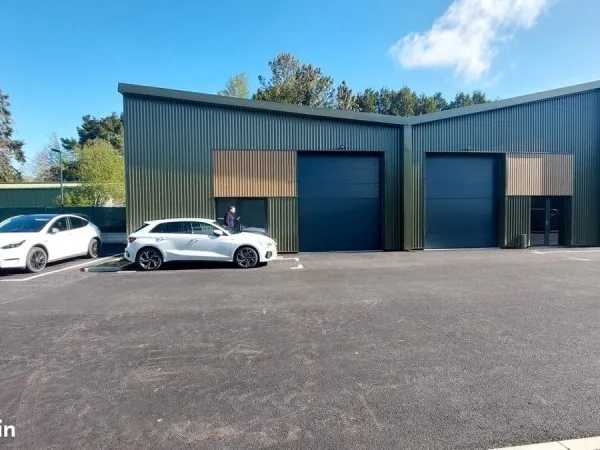 Local 227 m² VIGNEUX DE BRETAGNE