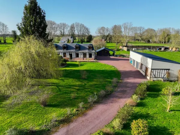 Vends maison dans parc arboré - 4 chambres et un bureau