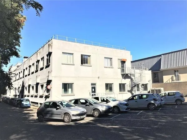 Bureaux 830 m²