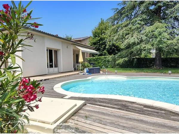 Dpt Tarn et Garonne (82), à vendre MONTAUBAN quartier Beausoleil maison 8 pièces de 175 m² avec pisc