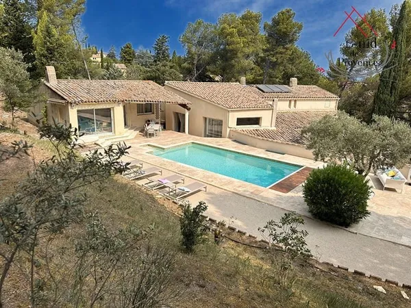 Propriété à Saint Saturnin Les Avignon 327 m2