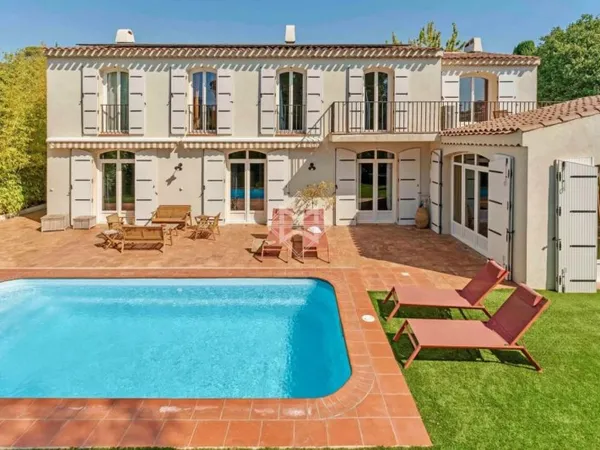 Villa familiale néo-provençale de charme au coeur du Cap Brun - T