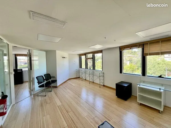 BUREAUX 300 m² SAINT RAPHAEL