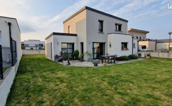 Maison Location Trémuson 6p 106m² 1090€