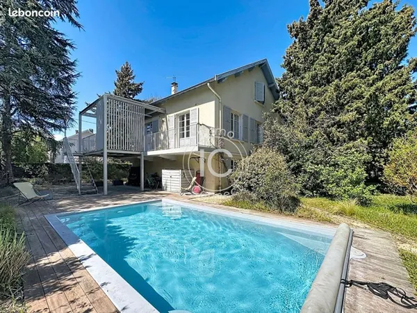 Maison 8 pièces 205 m²