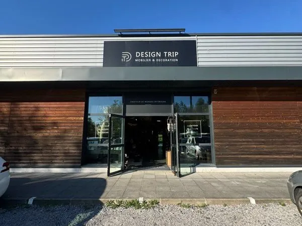 Local commercial 250 m² - Belle hauteur - Parking + jardin - Ennevelin (Zone de la Planque)