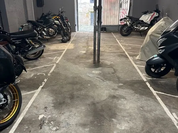 Parking moto quartier Saint Pierre / Victor Hugo