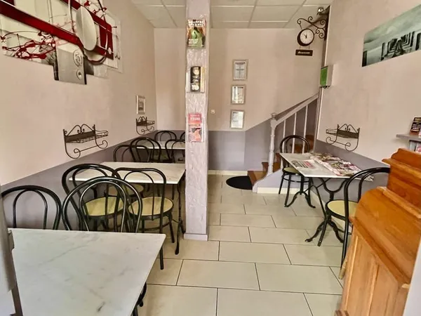 En plein centre-ville de Villeneuve sur Lot, découvrez ce bel hôtel de 301,79 m2 répartis sur 3 nive