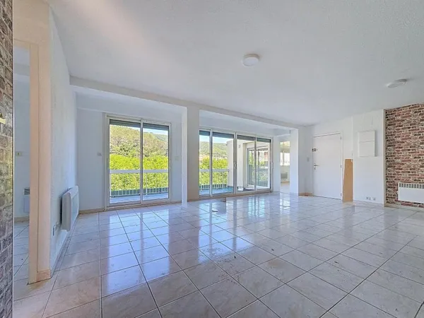 À vendre - Superbe appartement T4 de 81 m² avec terrasse panoramique au 4€ et dernier étage à Lamalo