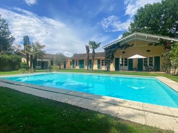 Maison 5 pièces 220 m²