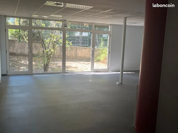 Bureau de 114 m2 Montpellier proche tram