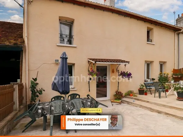 Maison de Village de 142 m² - 6 pièces - 4 chambres - Grange / Gararge - sur parcelles de 1935 m² - 