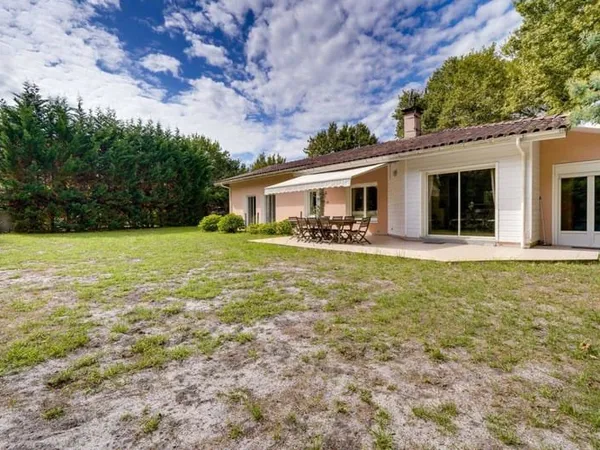 Maison de plain-pied 7 pièces 145 m²
