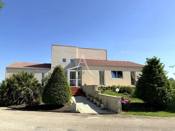 Maison 7 pièces 271 m²