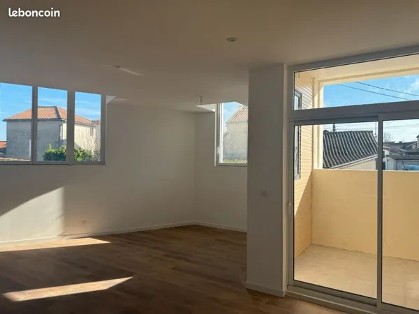 📢 Offre de location - T3 84m² à la couronne (centre-ville)