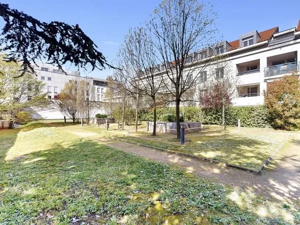 VILLEURBANNE RUE MILLON, APPARTEMENT 98 m2 en RDJ avec CAVE