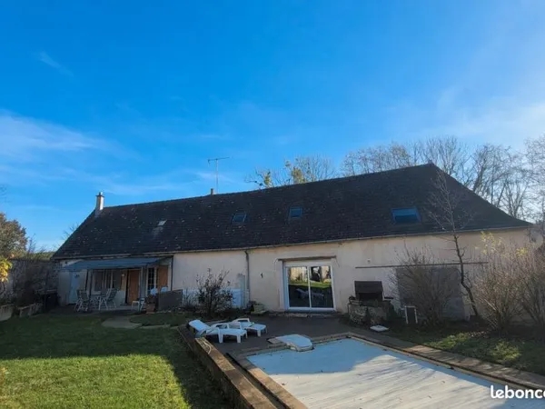 Maison 10 pièces 237 m²