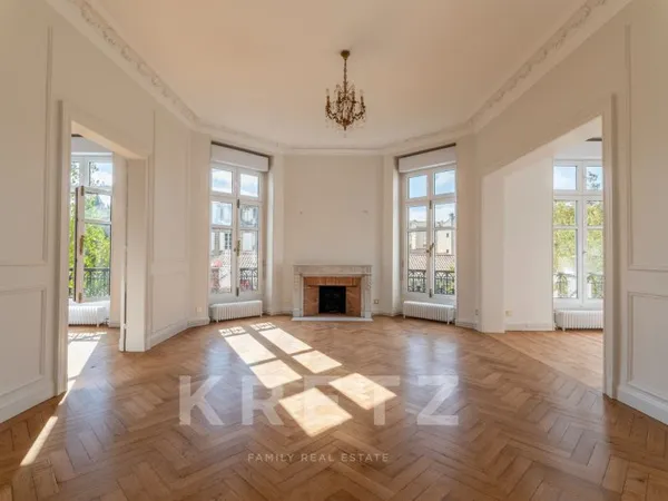 Bordeaux - Triangle d'Or - Appartement rénové avec 3 chambres et stationnement