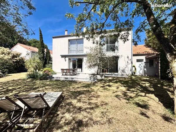 Maison 8 pièces 182 m²