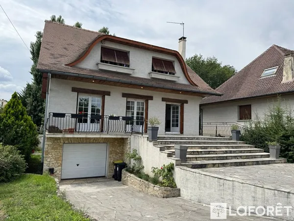 Maison 5 pièces 220 m²