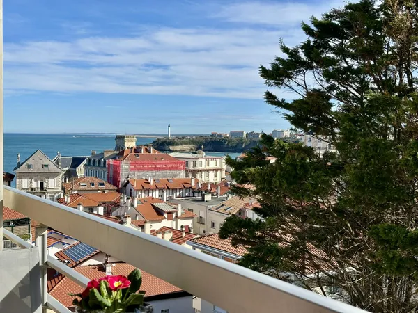 BIARRITZ CENTRE - STUDIO - BALCON - ASC - GARAGE FERME