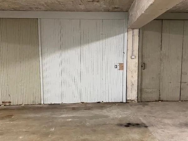 Garage fermé route des Romains