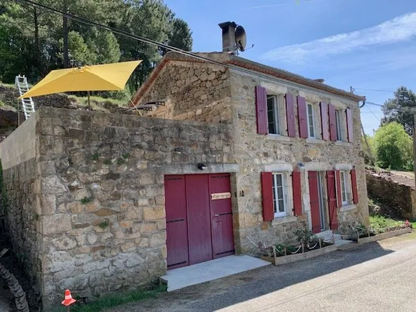 Vends maison rénovée avec terrains plantés d'oliviers - 75m²