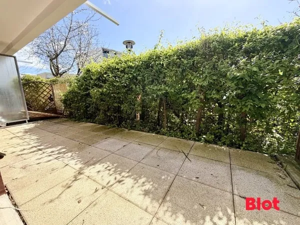 A VENDRE EN EXCLUSIVITE APPARTEMENT TYPE 3 A RENOVER - SEJOUR - 2 CHAMBRES AVEC TERRASSE ET GARAGE