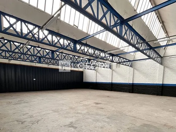 Local commercial 575 m²