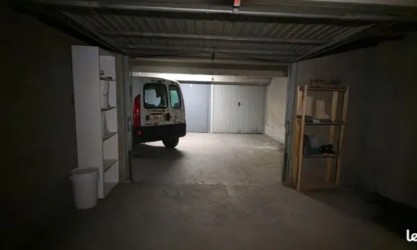 Garage fermé 2 emplacements