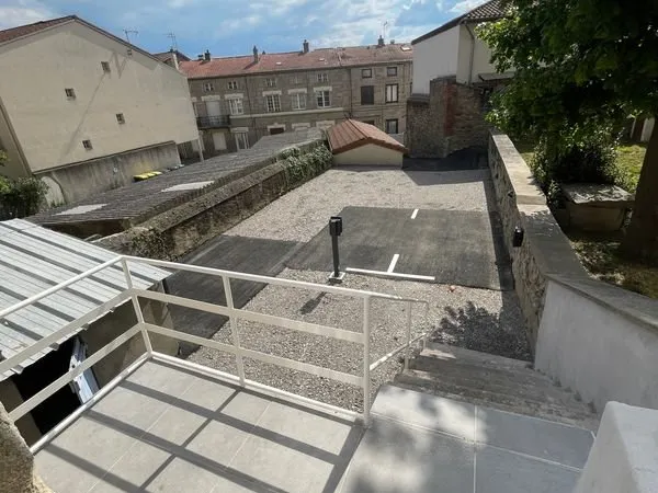 Parking/box Saint-Genest-Lerpt