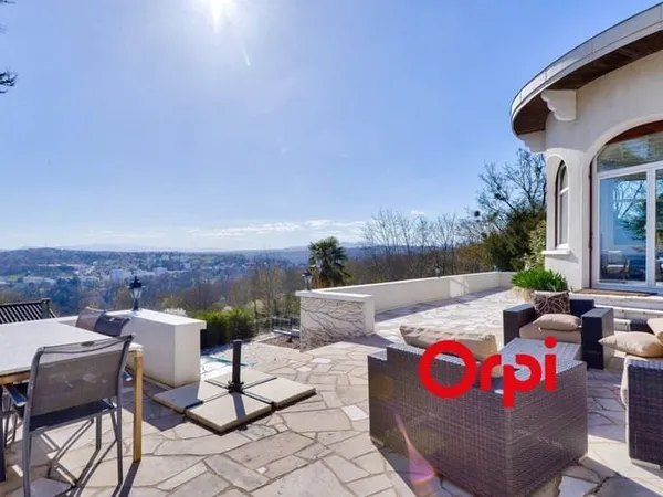 Maison 6 pièces 270 m²
