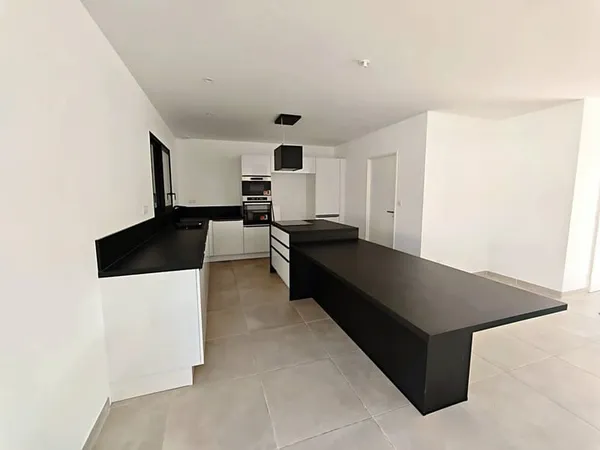 Villa contemporaine de plain-pied - 115 m² avec jardin