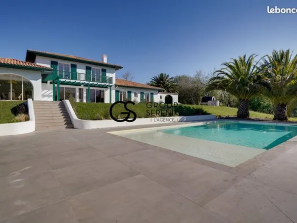 Propriété 10 pièces 330 m²