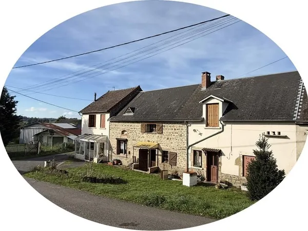 Auv 1196 : 3 maisons mitoyennes, divers bâtiments annexes, 3180m2