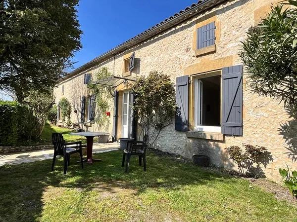Maison en pierre rénovée avec jardin, proche Monpazier